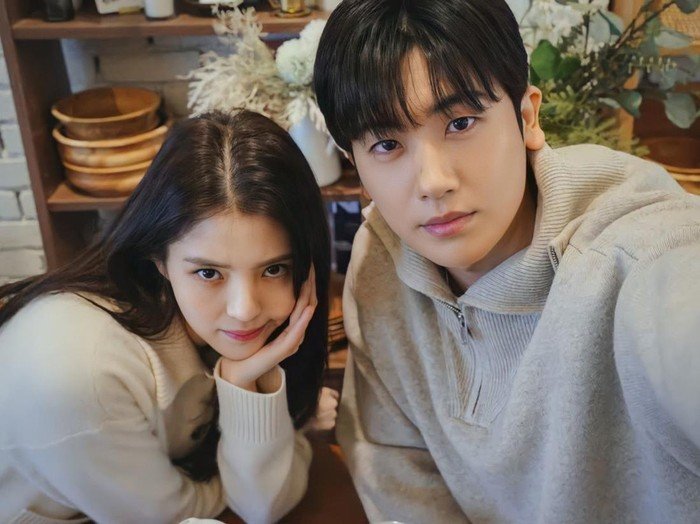 Han So-hee and Park Hyung-sik