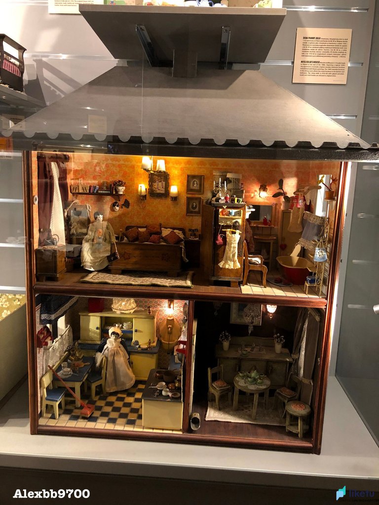 405opj13kzk6bhtz_Dollhouse Museum Warsaw PL_Alex_11.jpg