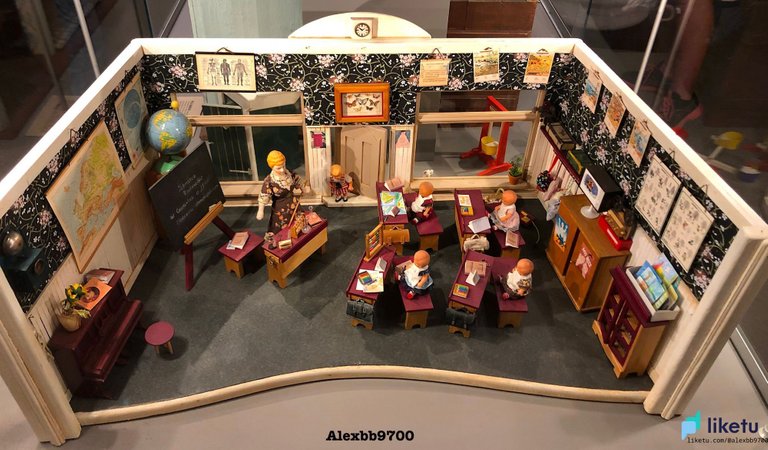 405opj20kzk6bfwk_Dollhouse Museum Warsaw PL_Alex_14.jpg