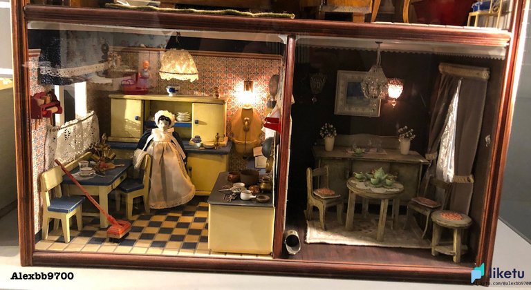 405opjwkzk6bfzb_Dollhouse Museum Warsaw PL_Alex_13.jpg