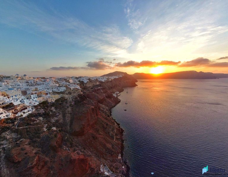 405opj13kyt884hj_Santorini Drone Shot 2.jpeg