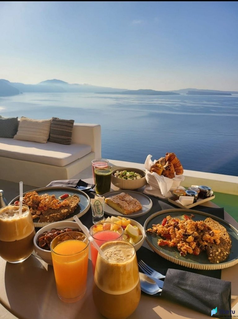 405opj20kyt8843h_Santorini Breakfast.jpeg