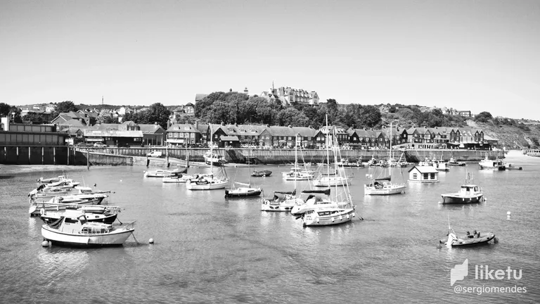 cl6qxg2s8028p29kf5924cii1_Folkestone_bw_2_small.webp