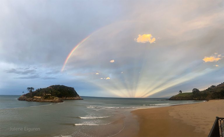 Anticrepuscular Rays: A Rainbow Fan over Spain