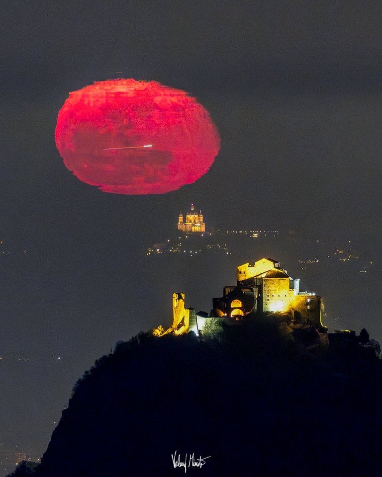 A Quadruple Alignment over Italy