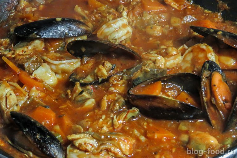 Fish stew with shrimp and mussels