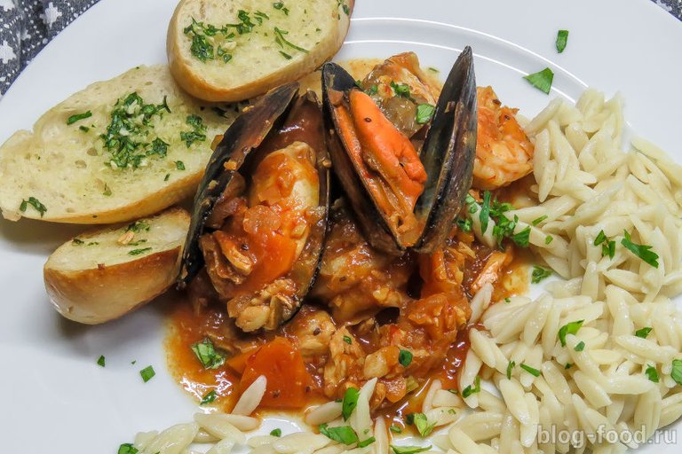 Fish stew with shrimp and mussels