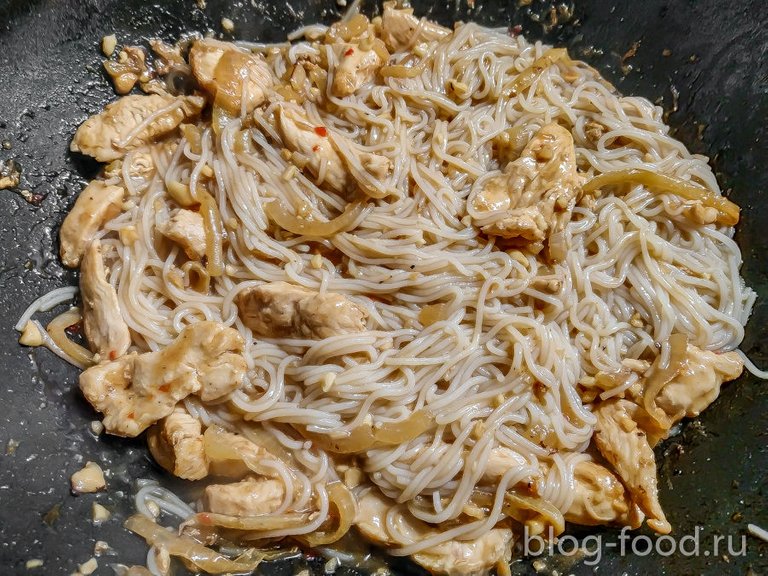 Pad Thai with chicken