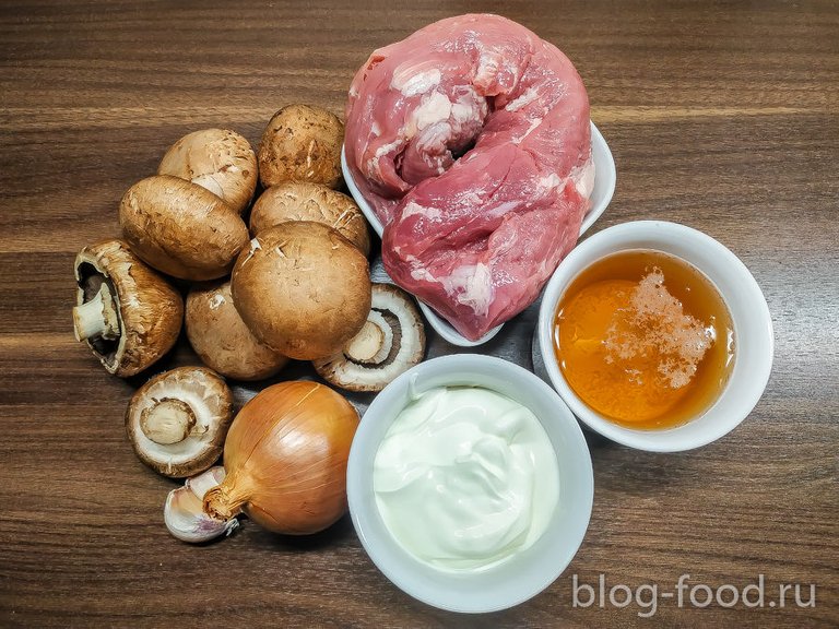 Pork in beer with mushrooms and sour cream