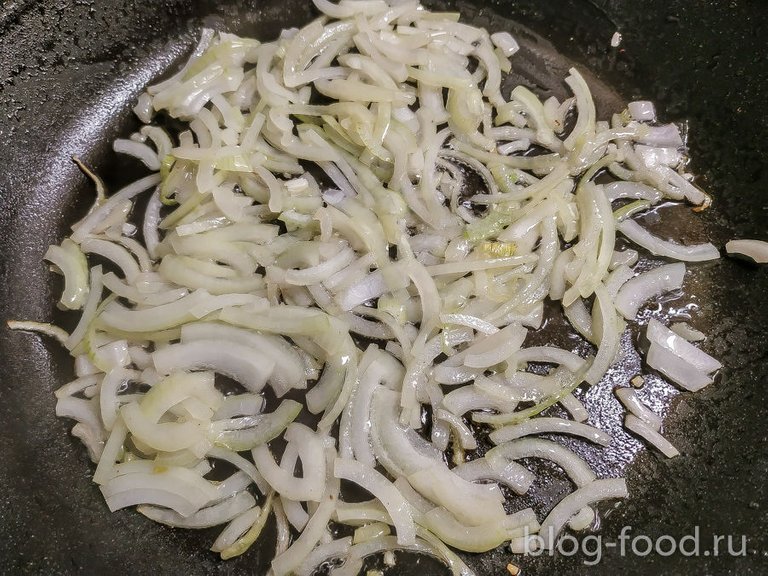 Pork in beer with mushrooms and sour cream