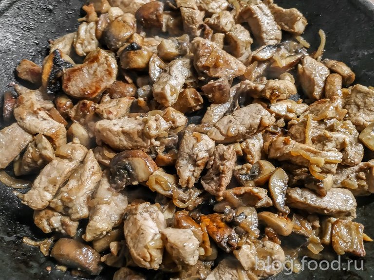 Pork in beer with mushrooms and sour cream