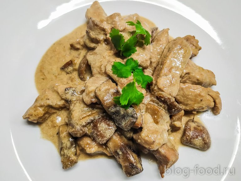 Pork in beer with mushrooms and sour cream