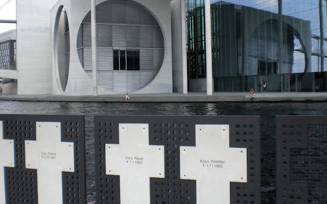 Maueropfer am Kanzleramt in Berlin