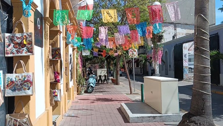 Relaxing Street Photography of Mazatlan's Centro Historico