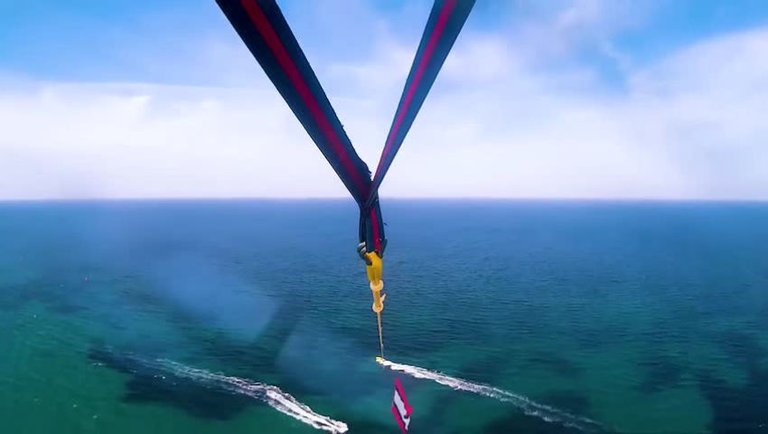 Watersports - Parasailing Tunisia