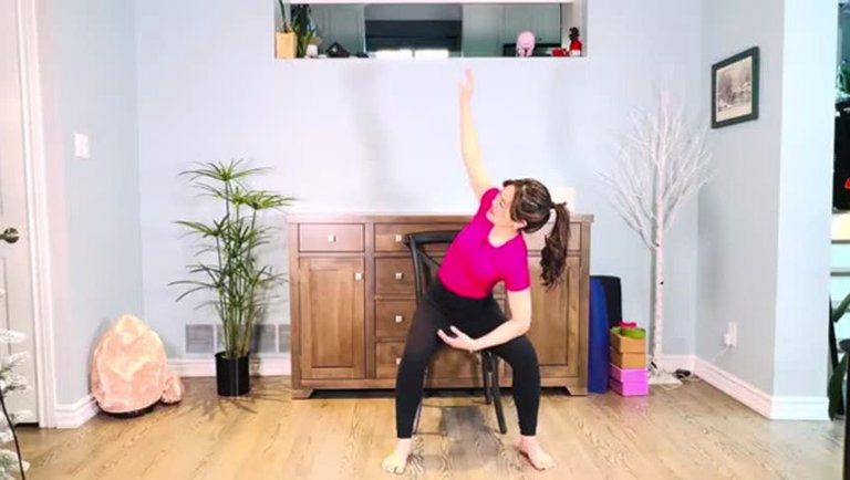 Tired of Feeling Angry？ Try This Chair Yoga