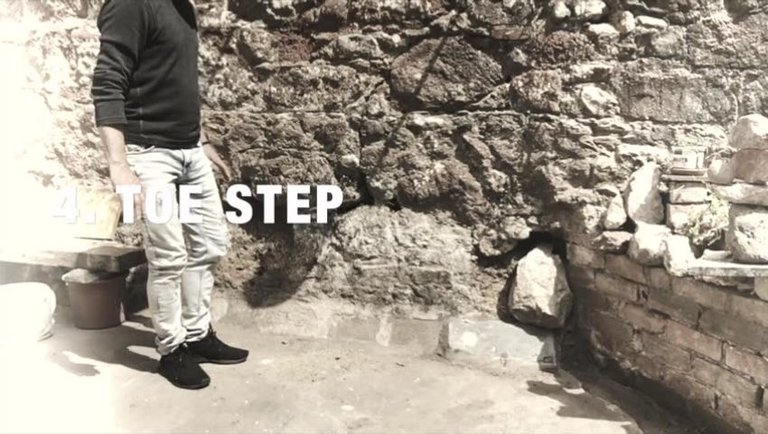 Tai Chi Stepping techniques： 4 The Toe Step
