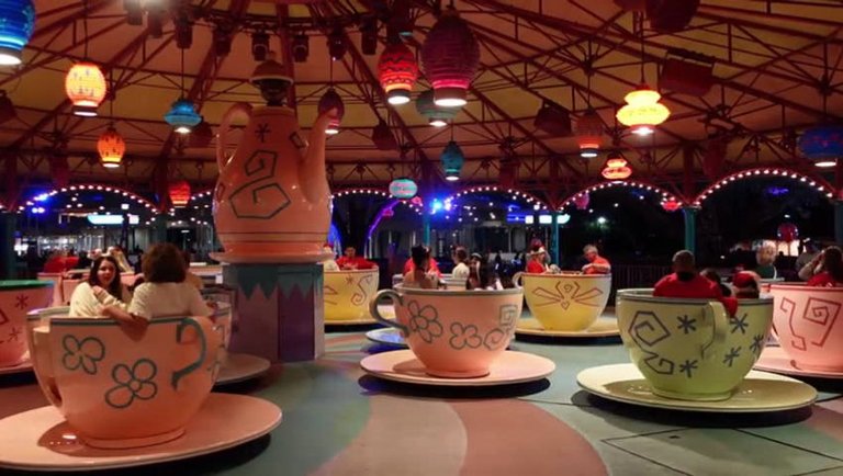 Mad Tea Party Off-Ride with Christmas Overlay , Magic Kingdom Tea Cup Ride | Flashing lights