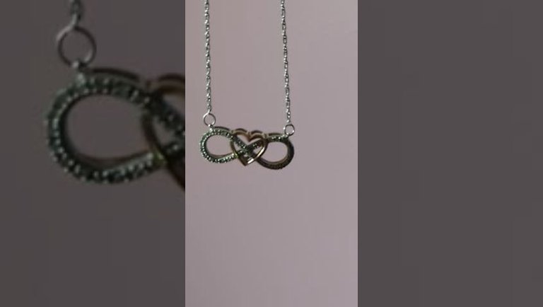 Infinity heart pendant slow moton