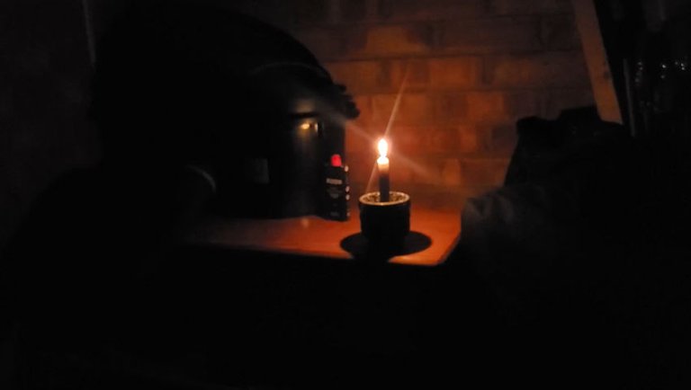 熒/Flickering Light