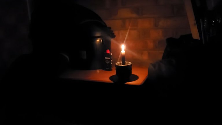 熒/Flickering Light