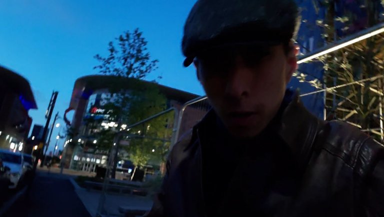 Walkin Around At 04:00