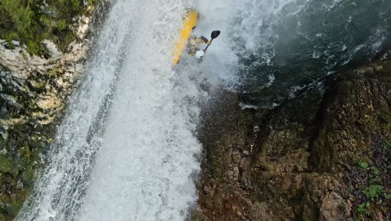 kayakrapids slow mo 2 - Made with Clipchamp