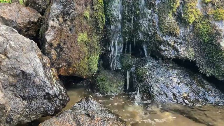 4K White Noise Water Stream ASMR Sound for Sleeping Study or Meditation