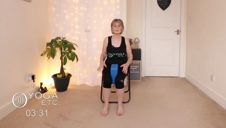 5 Best Chair Yoga Stretches for Arthritic Knees ｜ Gentle & Easy
