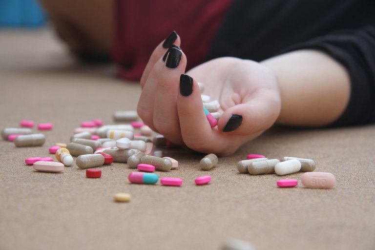 hand, person, woman, female, leg, sadness, finger, human, pink, nail, health, close up, human body, help, psychology, skin, pain, organ, sorrow, pills, stress, emotion, grief, depression, unhappy, illness, anxiety, depressed, psychiatry, suicide, mental health, upset, mental, Free Images In PxHere