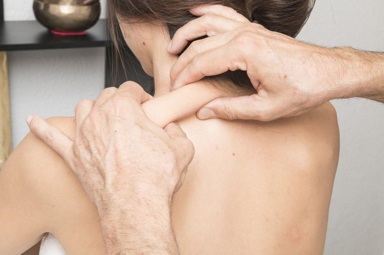 skin, hair, shoulder, joint, hand, arm, muscle, neck, physiotherapist, therapy, massage, close up, chiropractor, human body, leg, back, eyelash, physical therapy, finger, chest, ear, flesh, pain, knee, elbow, gesture, black hair, Free Images In PxHere