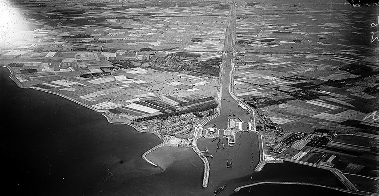 Canal through Zuid Beveland