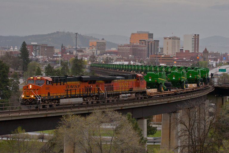 BNSF Tractor Freight