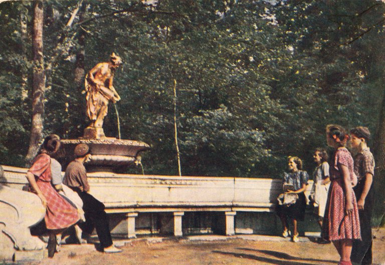 Peterhof palace coplex, people at Danaida fountain, 1956