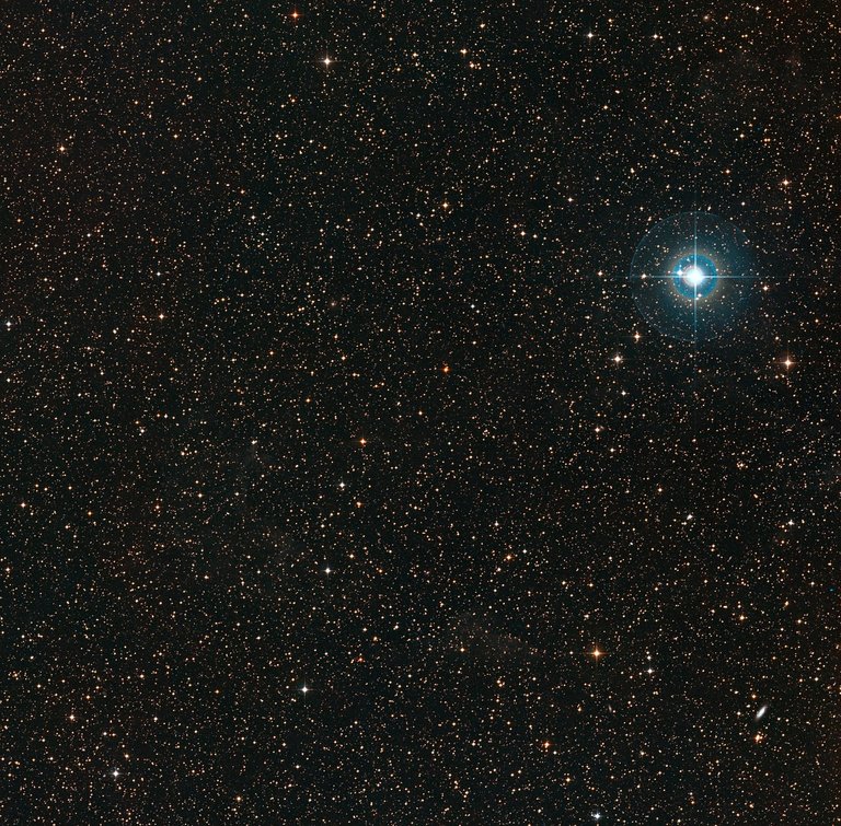 Surrounding environment of the PDS 70 visible in the centre. The bright Chi Centauri star on the right is approximately 510 light years from the Earth.