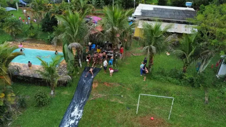 An afternoon of poolside fun and joy [EN/PT]