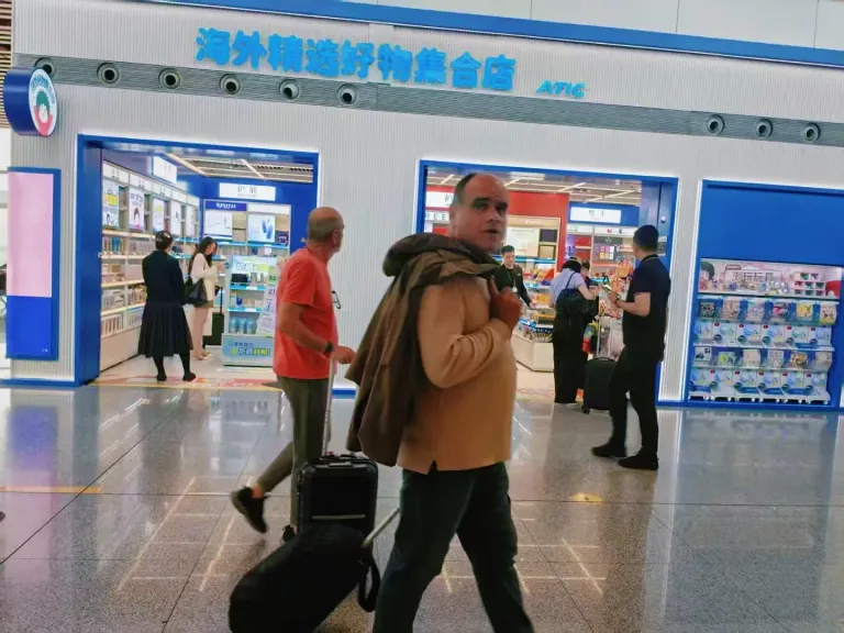 FqdJURvDmooIyKje_MEITU_20250630_173913767.webp