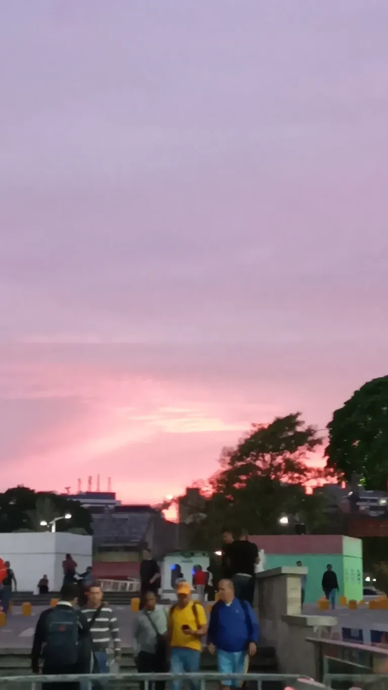 38Mm7UPKItFlLF8c_20250507_184957_mfnr.webp