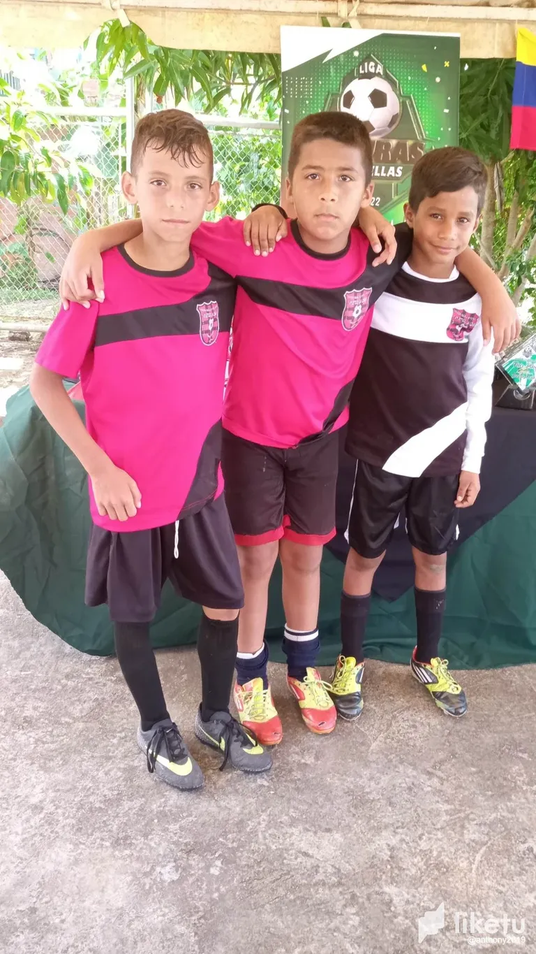 clc0oitud00ax0isz5sy51unt_campeones_ellos.webp