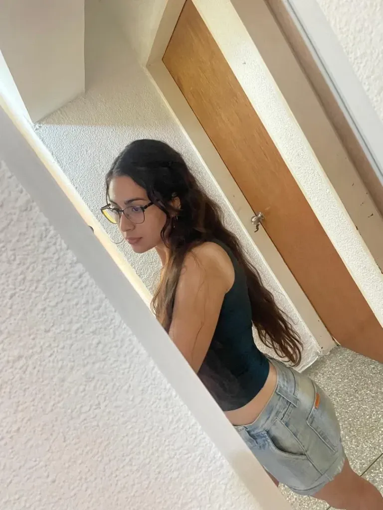Ar8PV02vVIoHQ7y4_1000240862.webp
