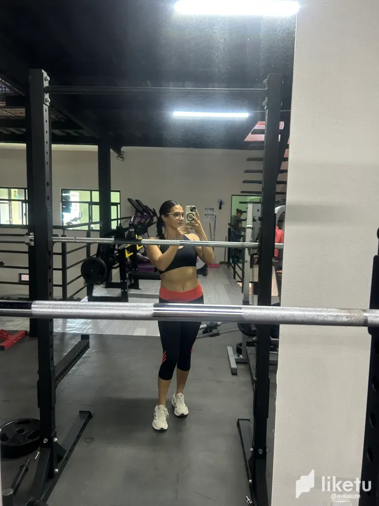 💪 Almost Seeing Those Abs / Casi Viendo esos Cuadritos