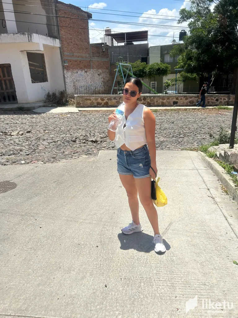 🛍️ Ready for a Little Shopping Day / Lista para un Día de Compras