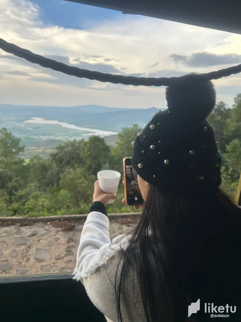 Coming Down the Mountain – Views That Take Your Breath Away 🏔️💙🌄