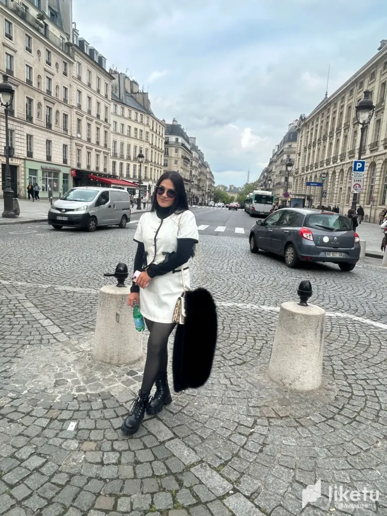 [Eng/Esp] Strutting down a pretty Parisian street 💫🇫🇷 / Modelando entre las calles parisinas 💫🇫🇷