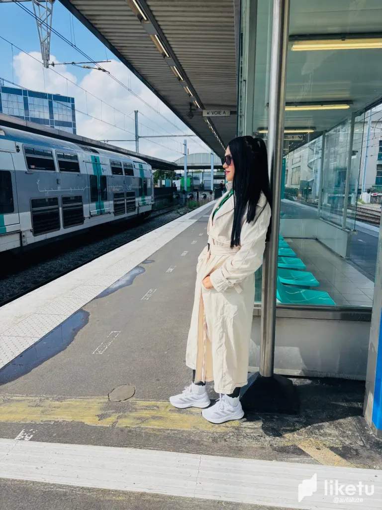Feeling like a local in the Paris metro 🚇✨ Ya me siento toda una local en el metro de París