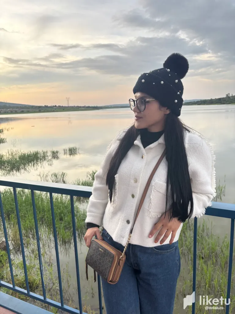 A Peaceful Moment by the Lake 🌿💧✨ Un Momento de Paz en Este Bello Laguito