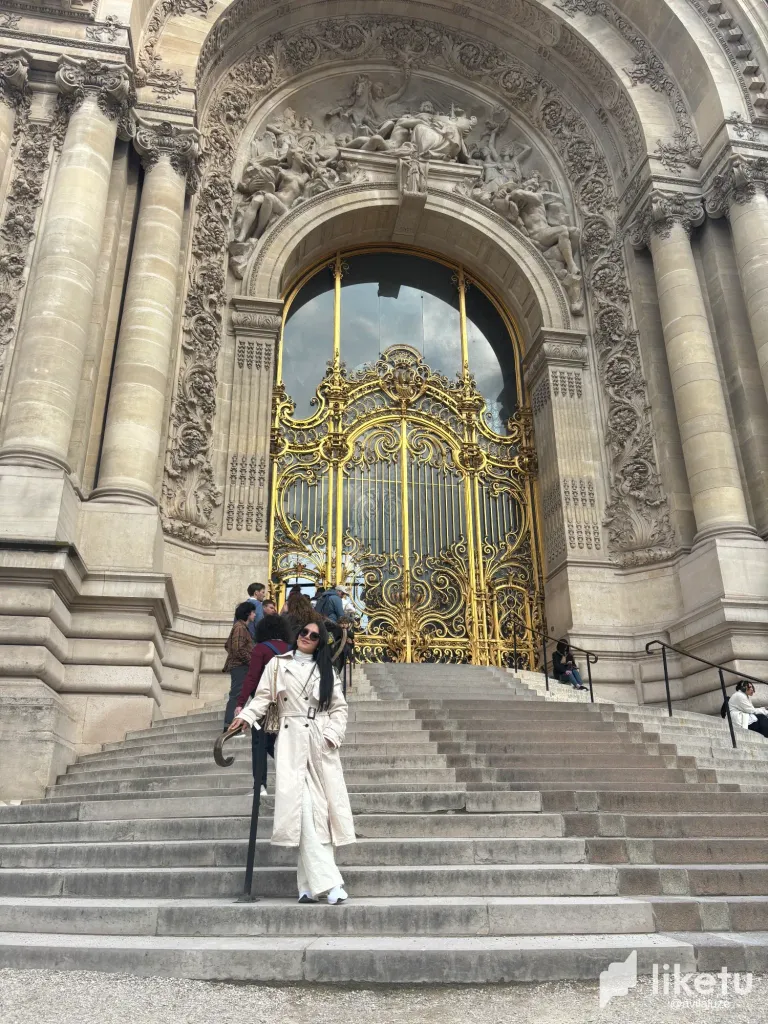 [Eng/Esp] A Golden Moment at Le Petit Palais ✨🎨 Un momento dorado en Le Petit Palais