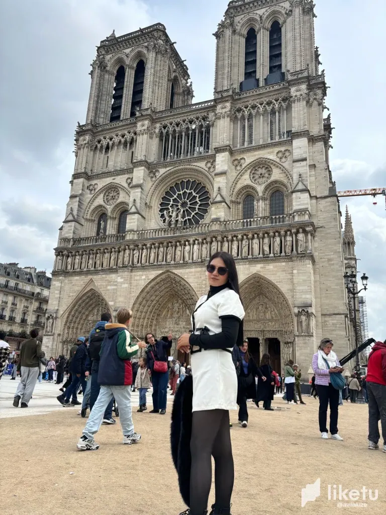 A magical visit to Notre-Dame Cathedral ⛪✨ / Ahora aquí en la Catedral de Notre-Dame ⛪✨