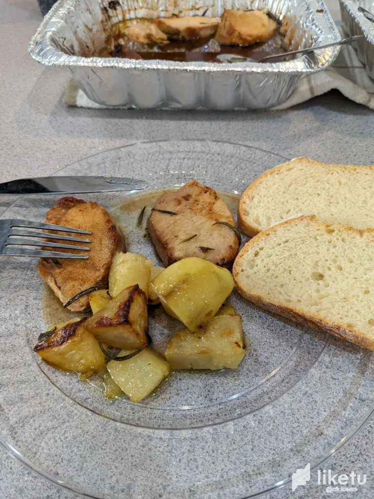 cltbv8crz001ef6szdc7p03jp_rosemary_potatoes.webp