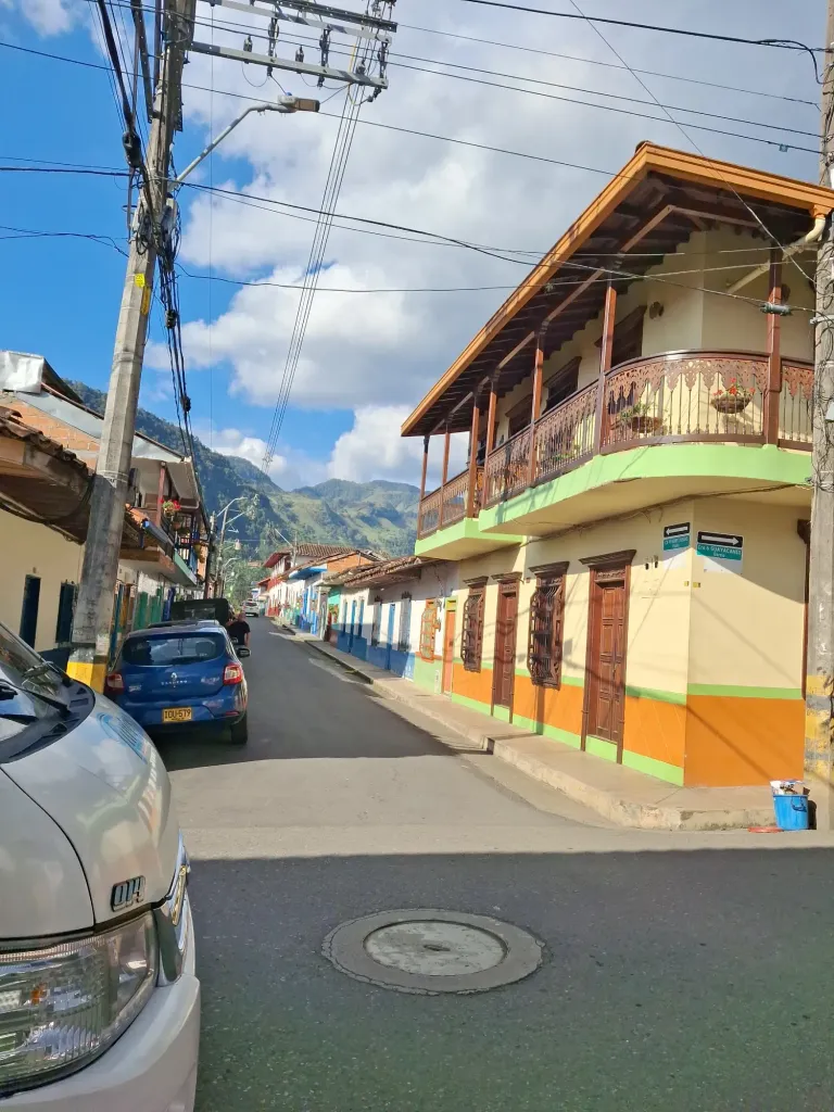 mzKwZ6prAmfl9aeu_1743776259990.webp